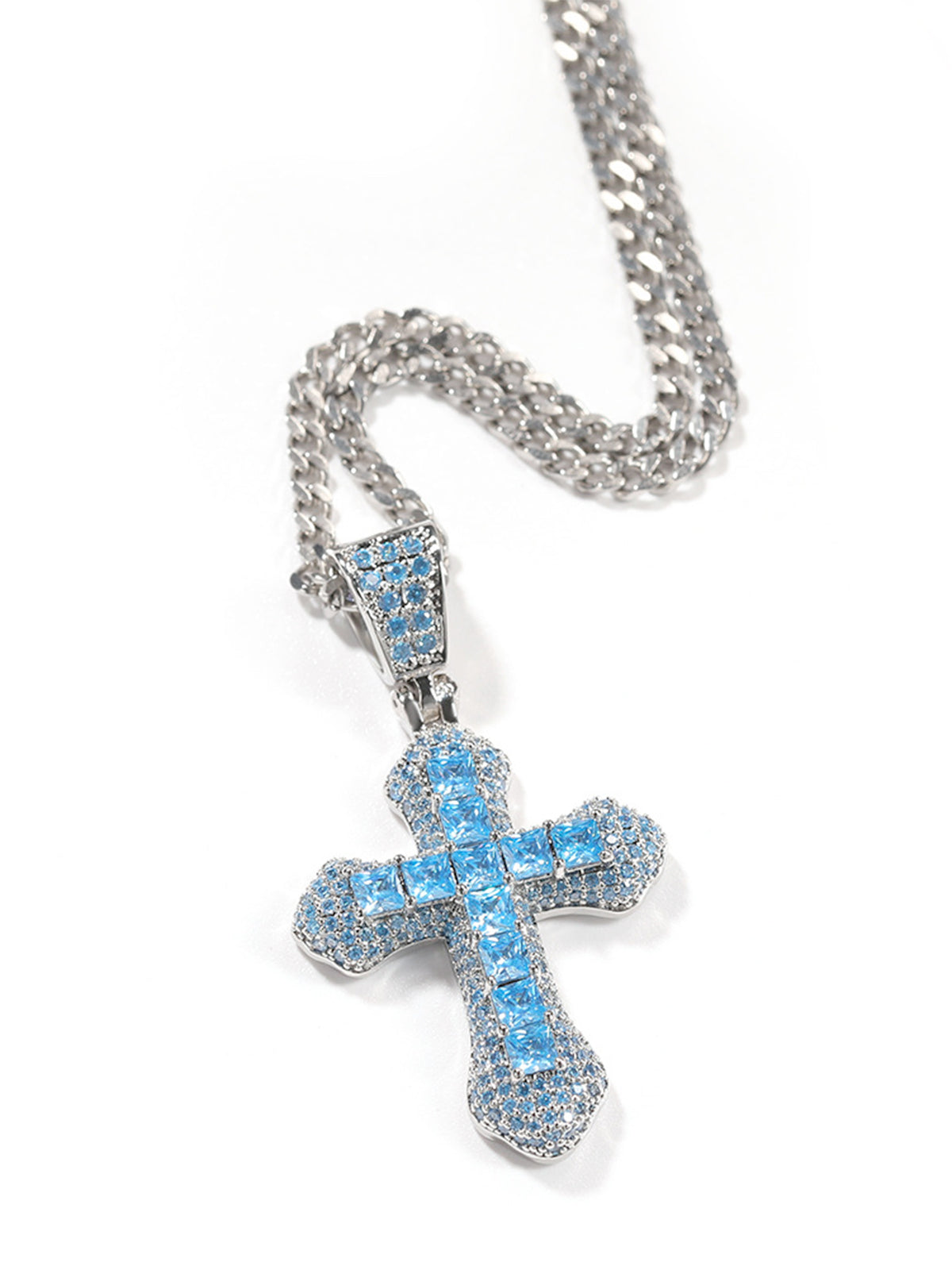 Collier croix entièrement pavé