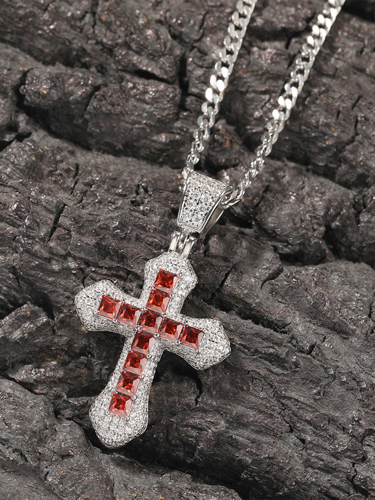 Collier croix entièrement pavé