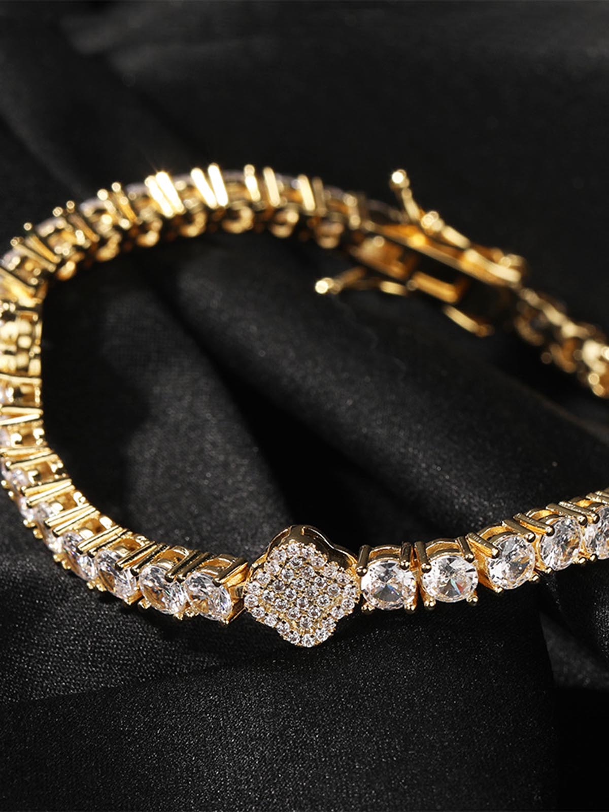 Copper-Inlaid Zircon Fully-Paved Clover Bracelet