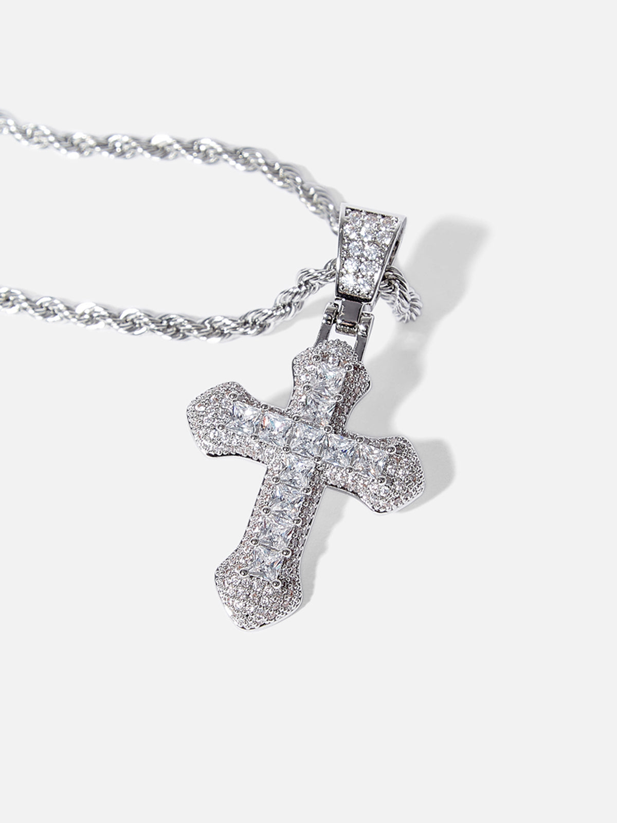 Collier croix entièrement pavé