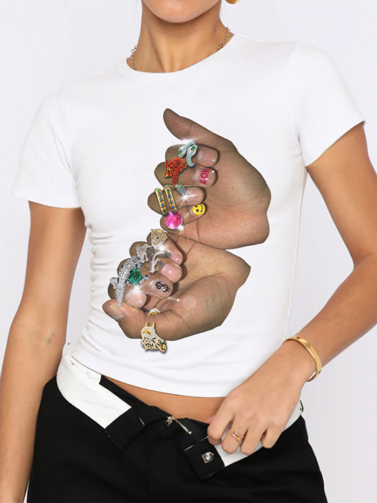 T-shirt bébé imprimé bague en diamant avec graffiti au doigt