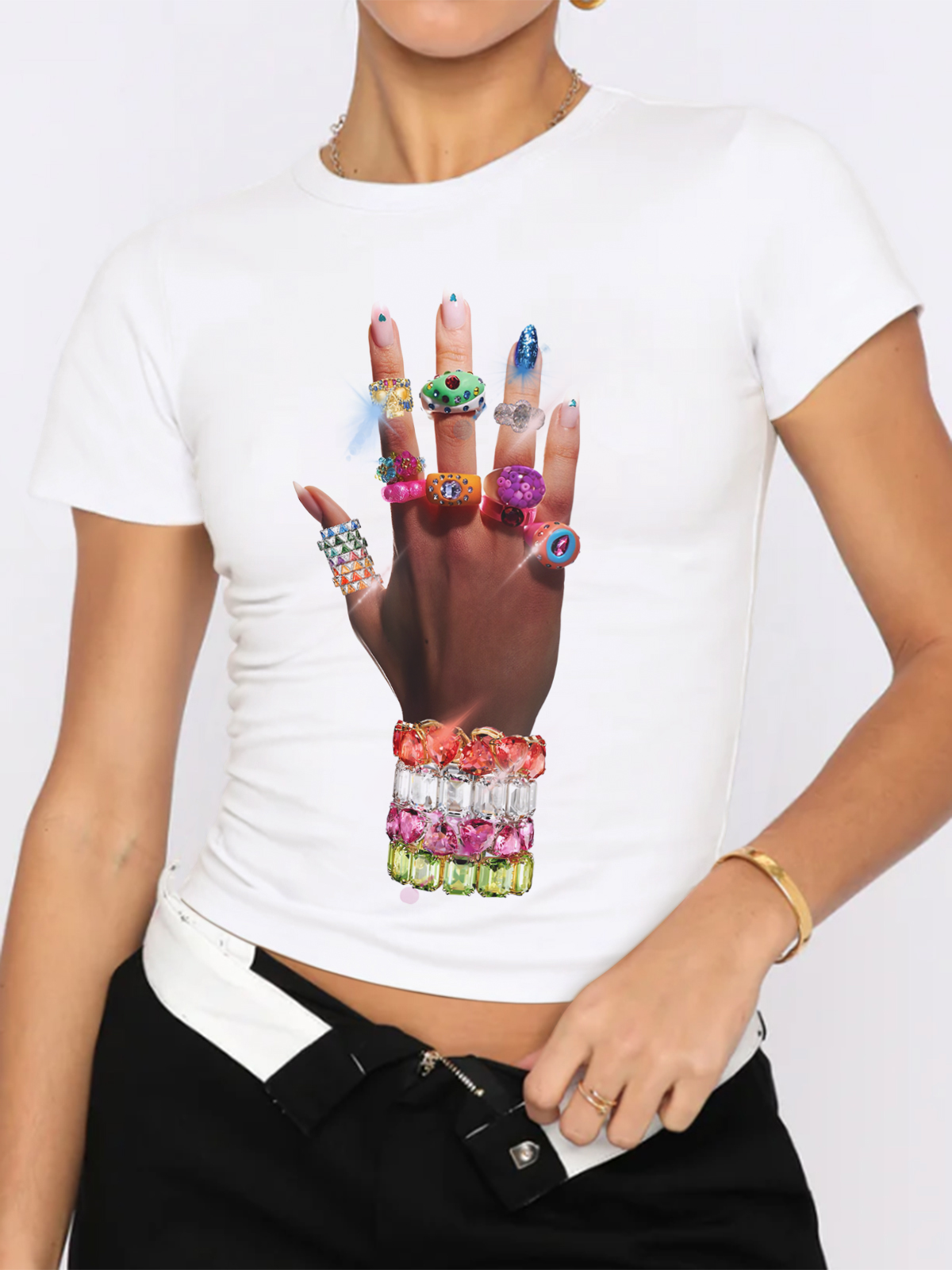 T-shirt bébé avec bracelet et bague colorés