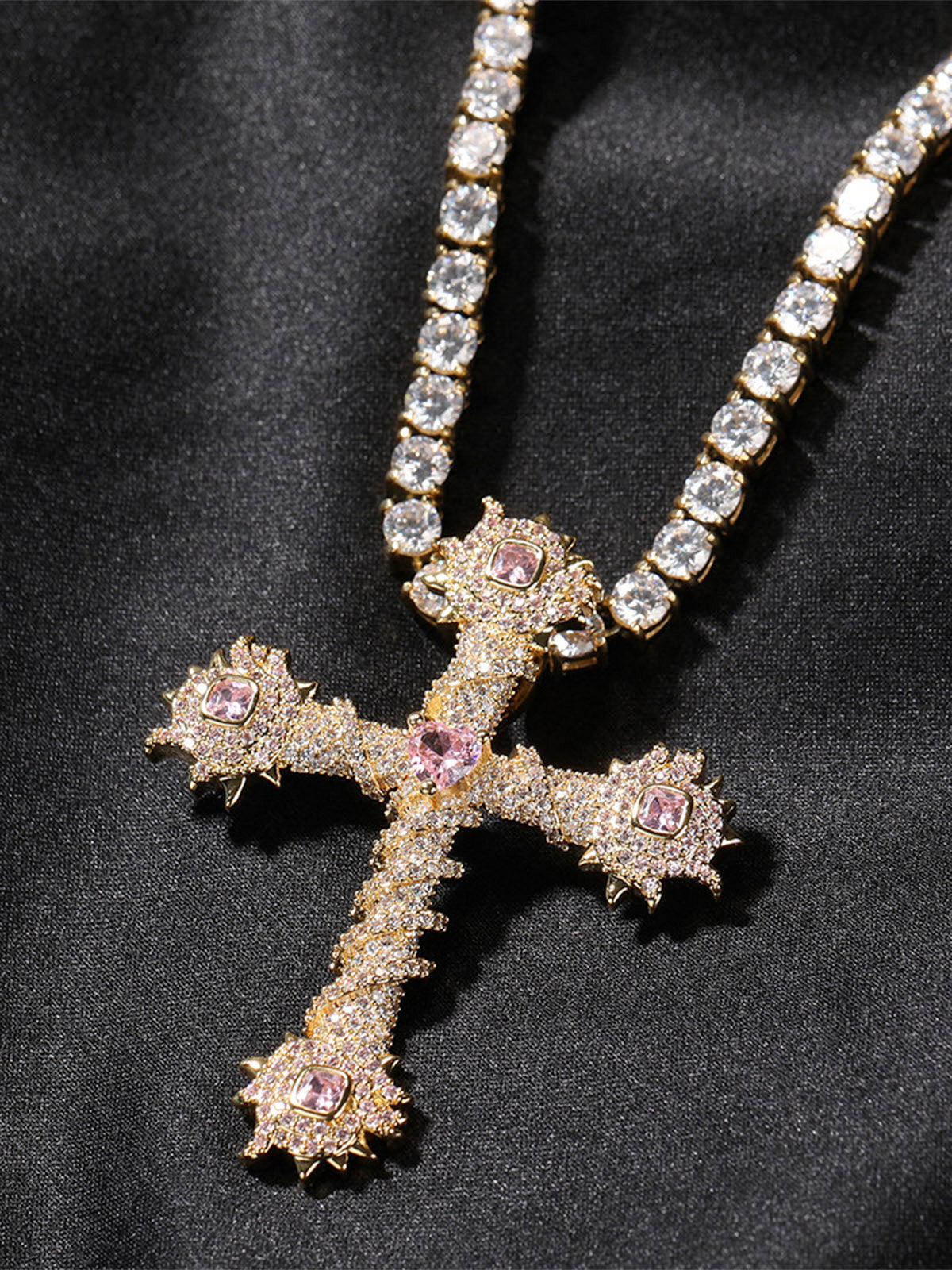 Collier Croix en diamant violet