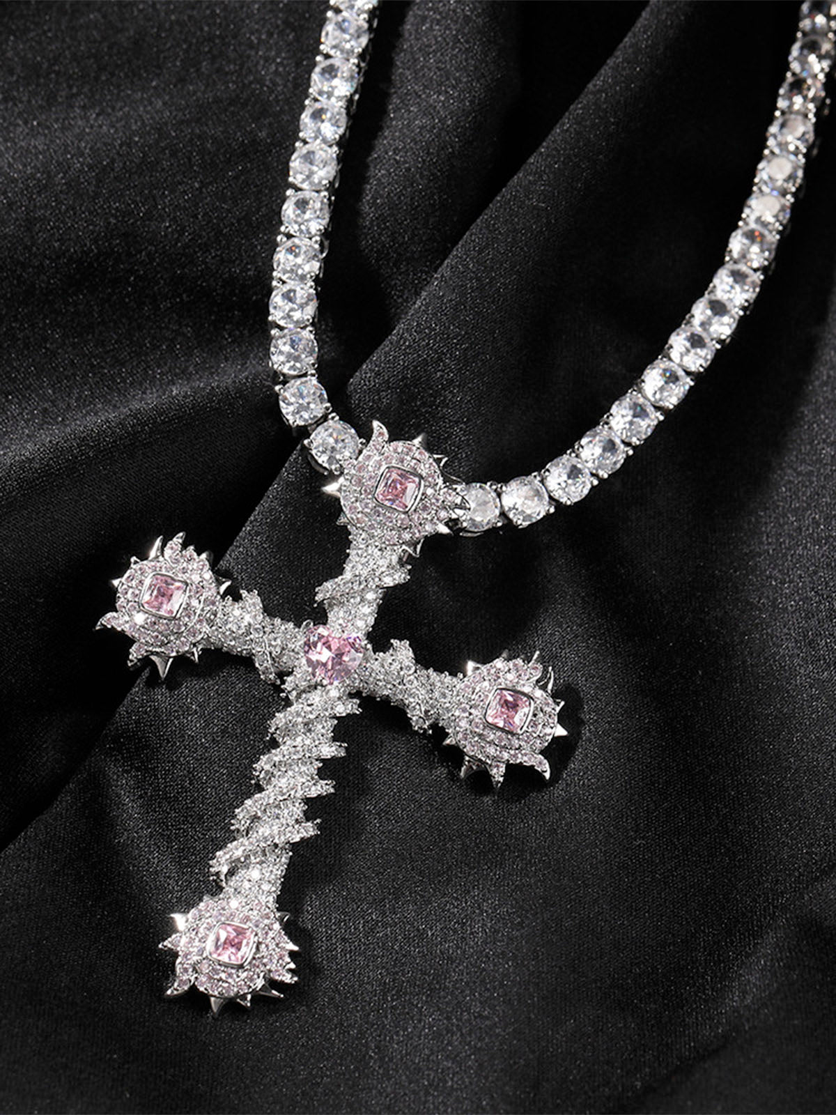 Collier Croix en diamant violet