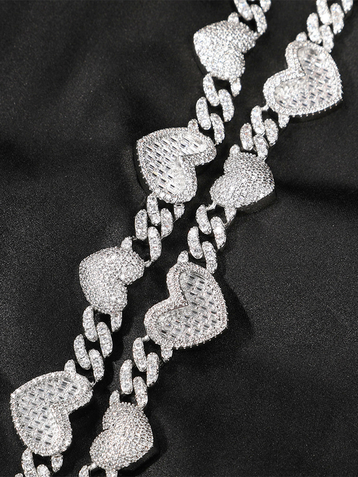 Collier de luxe léger en zircon en forme de cœur