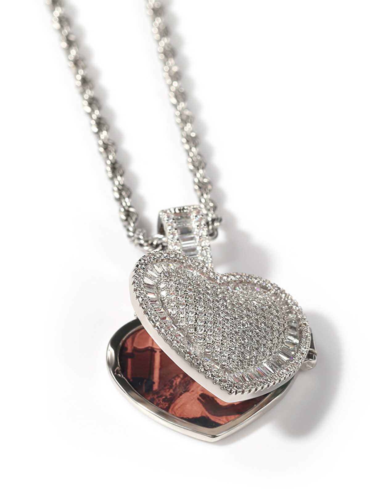 Flip-cover heart photo frame pendant necklace