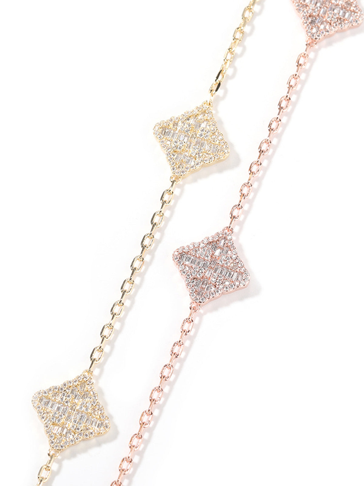 Collier pendentif de luxe en diamant avec trèfle à quatre feuilles