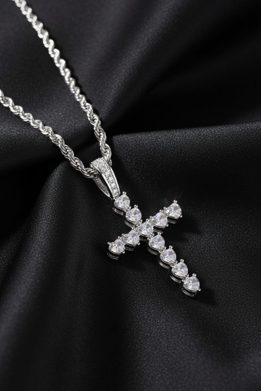 麻花链心形十字架细节图1 - 斜拍