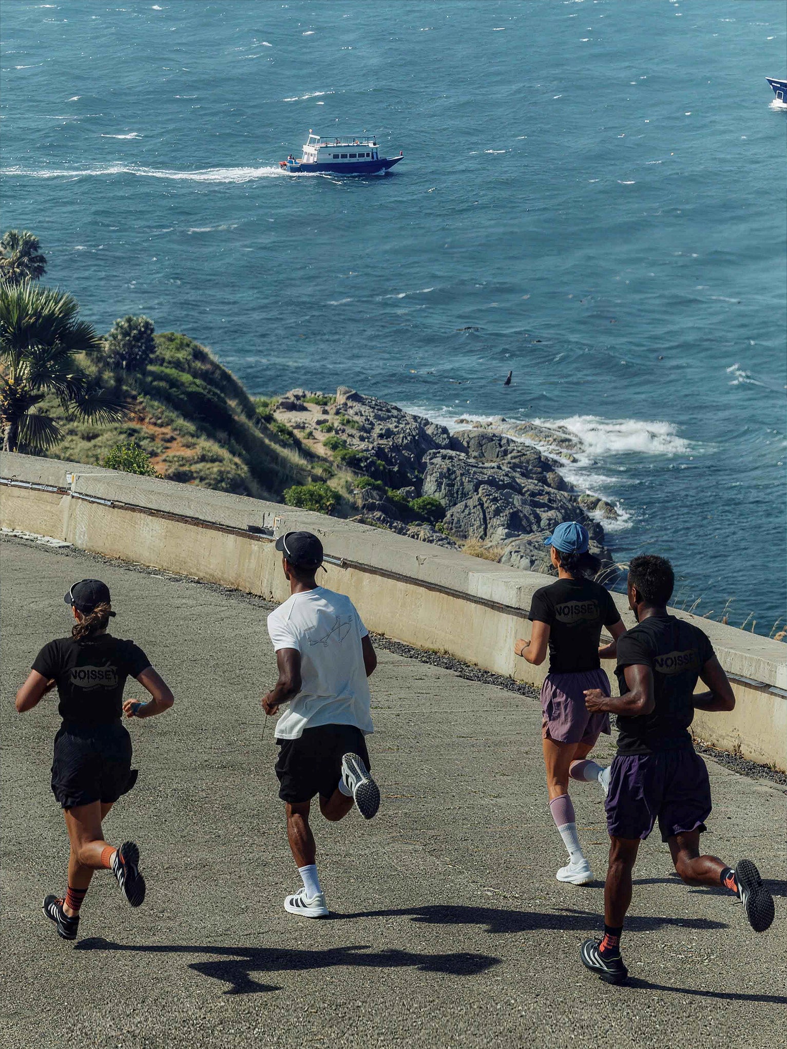 NOISSEY "FIND YOUR VOICE" LIQUID CHROME PREMIUM OVERSIZED TEE