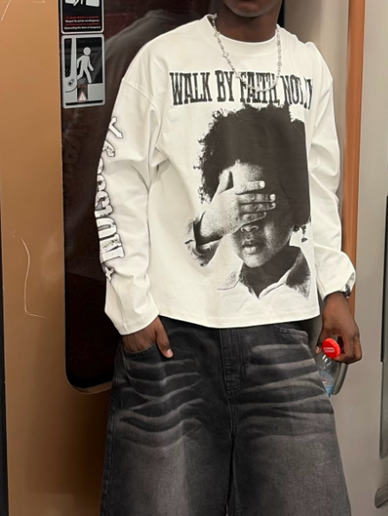 NOISSEY "WALK BY FAITH" CHILD PORTRAIT GRAPHIC LONG SLEEVE SHIRT