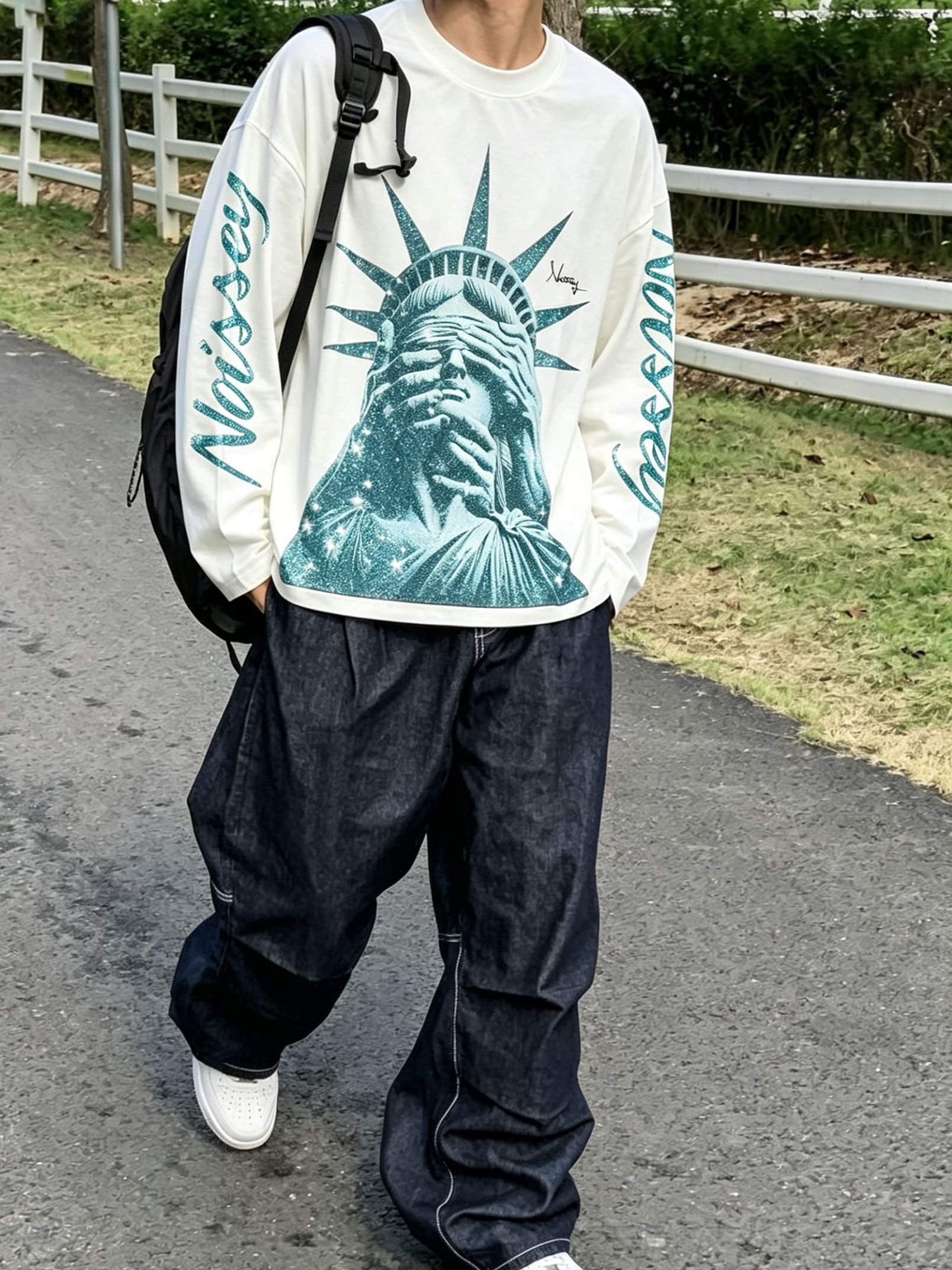 NOISSEY "Liberty Blinded" Felpa a maniche lunghe con grafica di diamante turchese scintillante