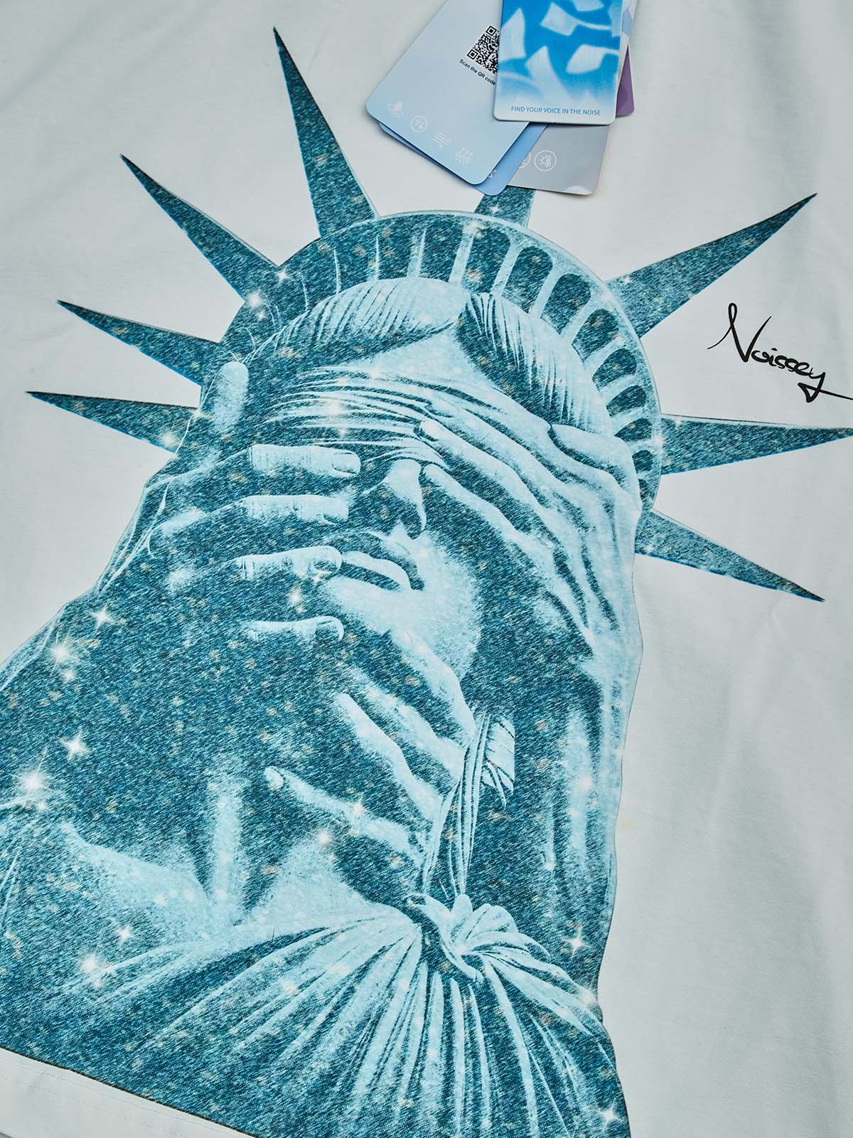 NOISSEY "Liberty Blinded" Glittering Cooling Boxy Tee