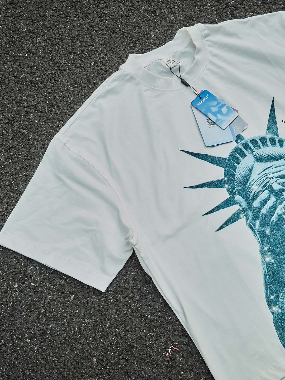 NOISSEY "Liberty Blinded" Glittering Cooling Boxy Tee