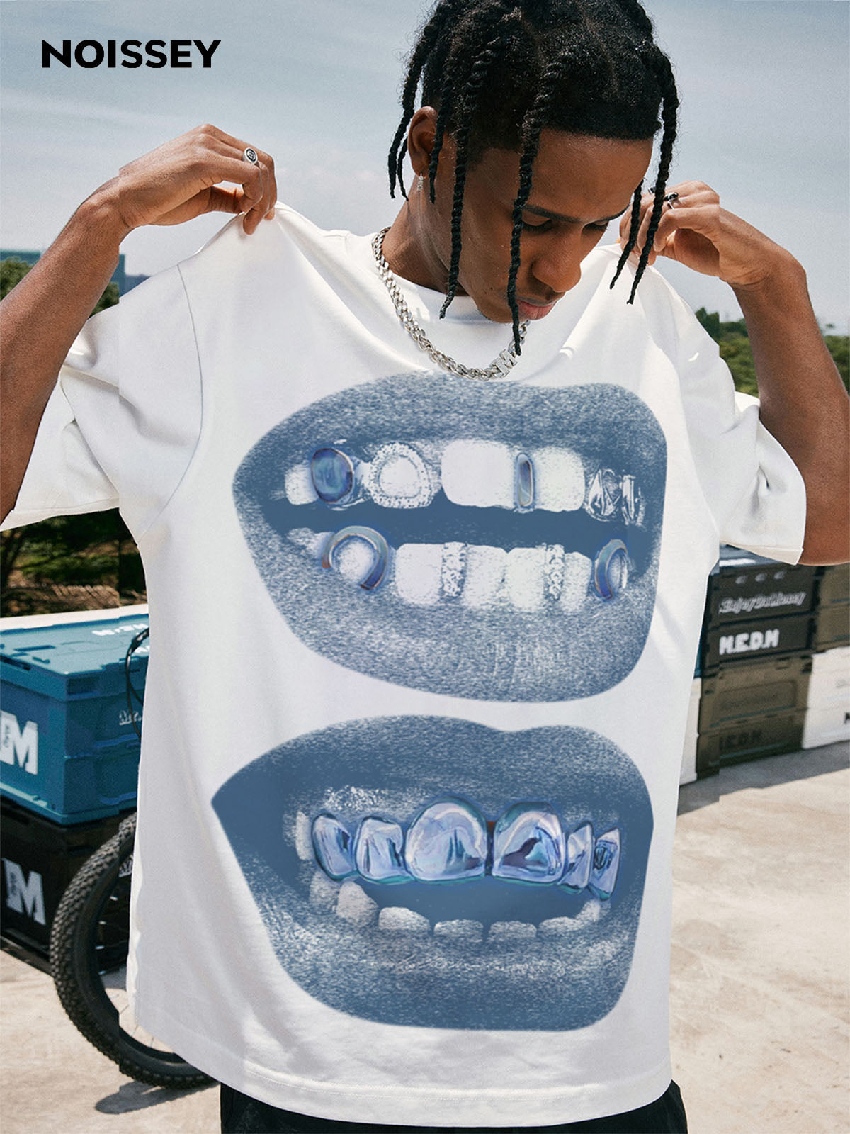 BOUNCE BACK© Retro Blue Lips Grills Print Tee