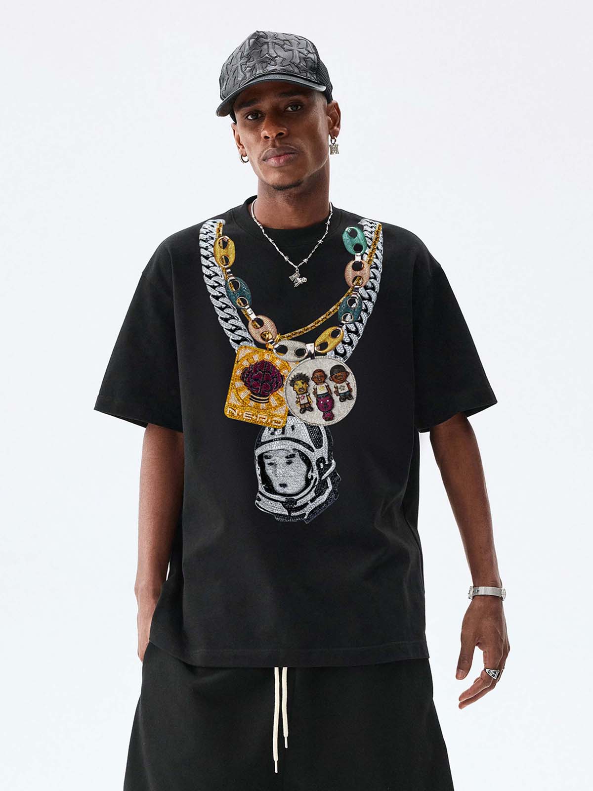 Memory-Carrying Rapper Necklace Printed T-shirt