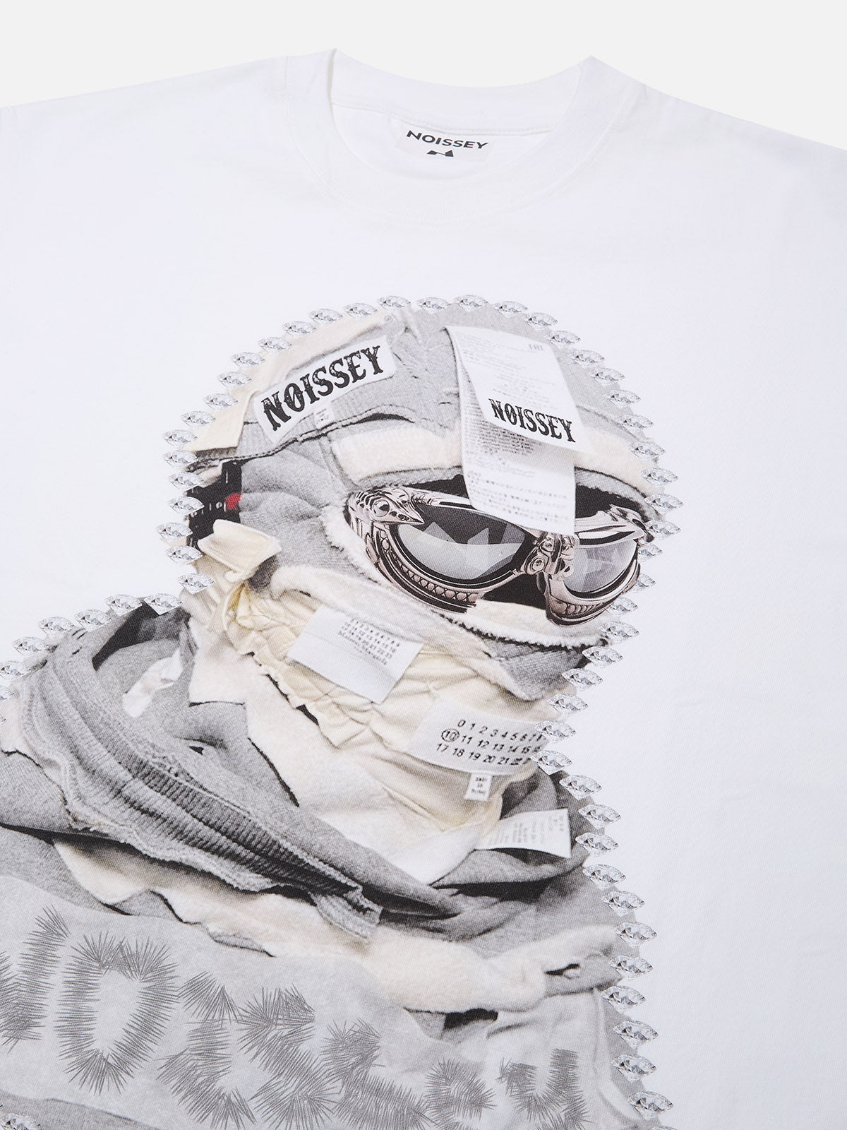 T-shirt blanc masqué Bounce Back© Shattered Collage