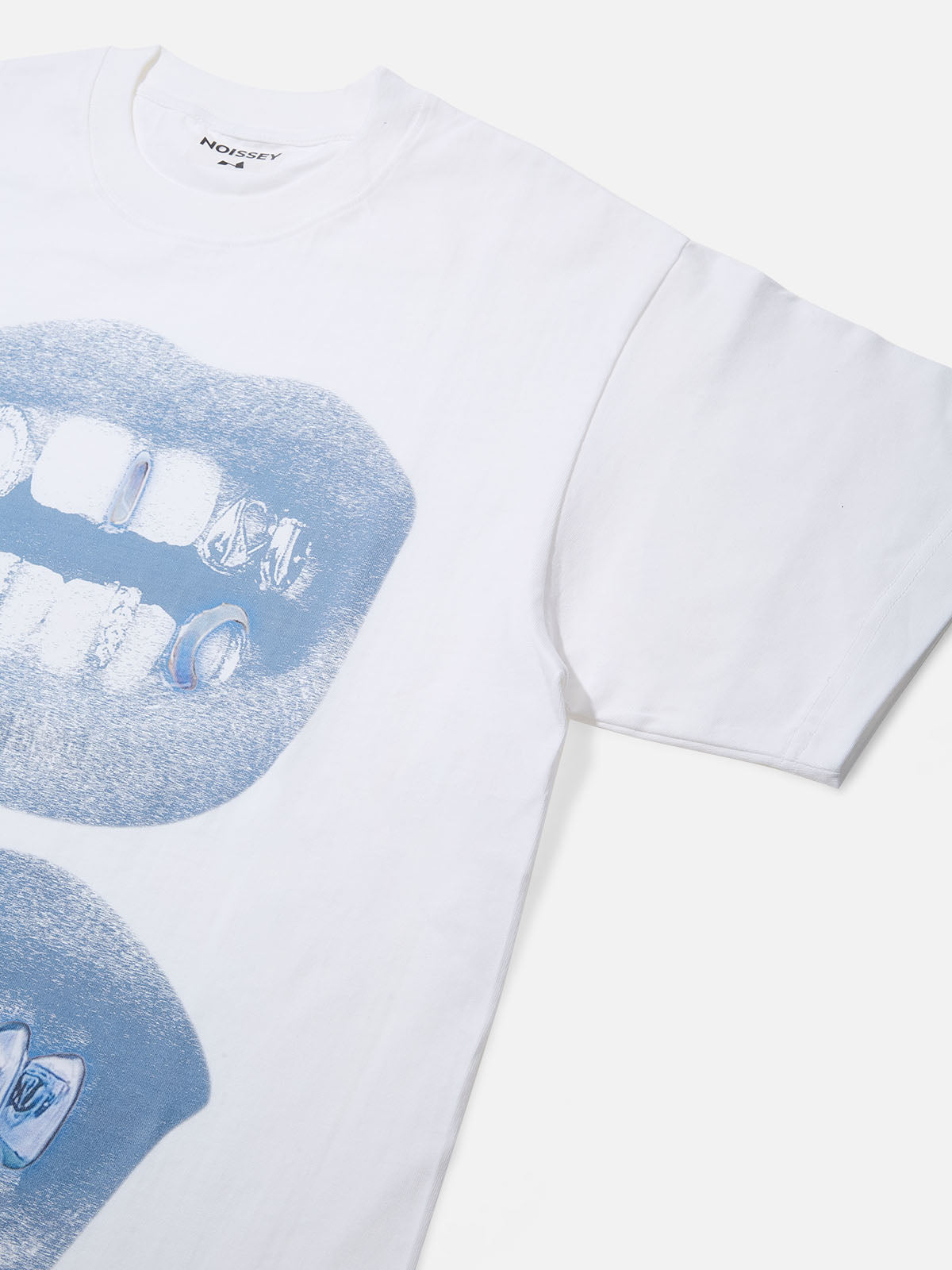 BOUNCE BACK© Retro Blue Lips Grills Print Tee