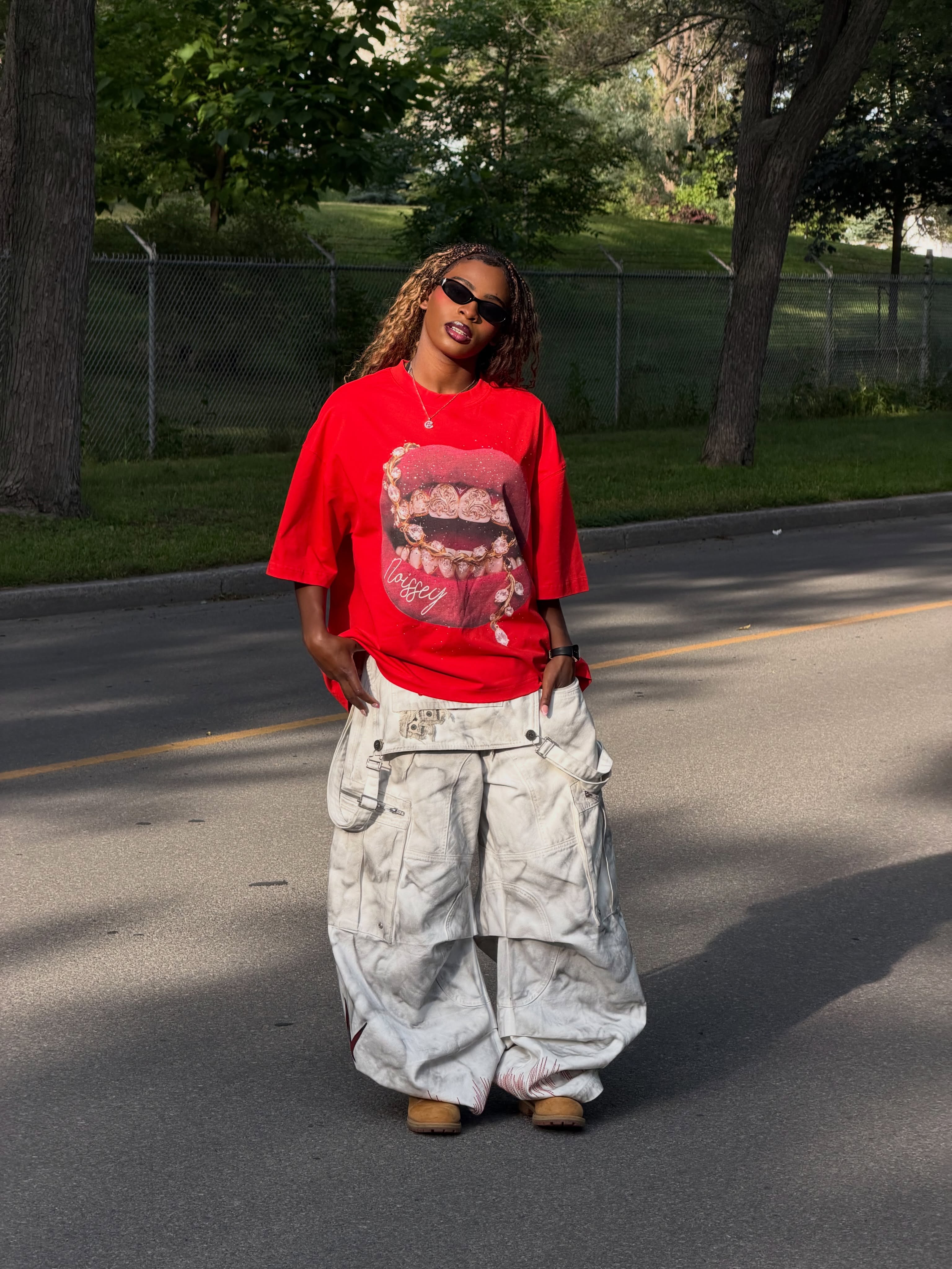 NOISSEY Y2K Bling Red Lips & Gold Chain Rhinestone T-Shirt - Red 255G Boxy Oversized Fit