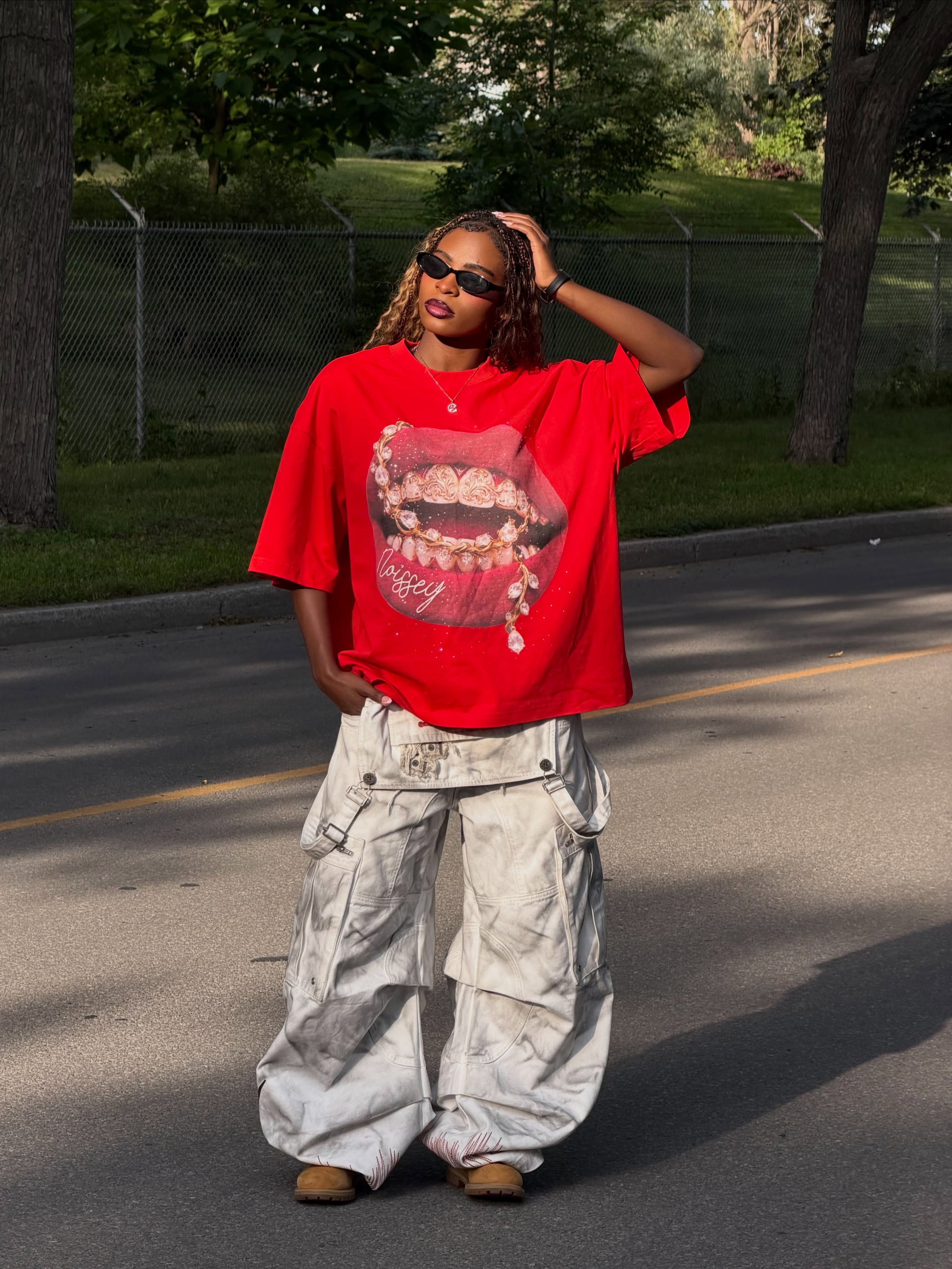 NOISSEY Y2K Bling Red Lips & Gold Chain Rhinestone T-Shirt - Red 255G Boxy Oversized Fit