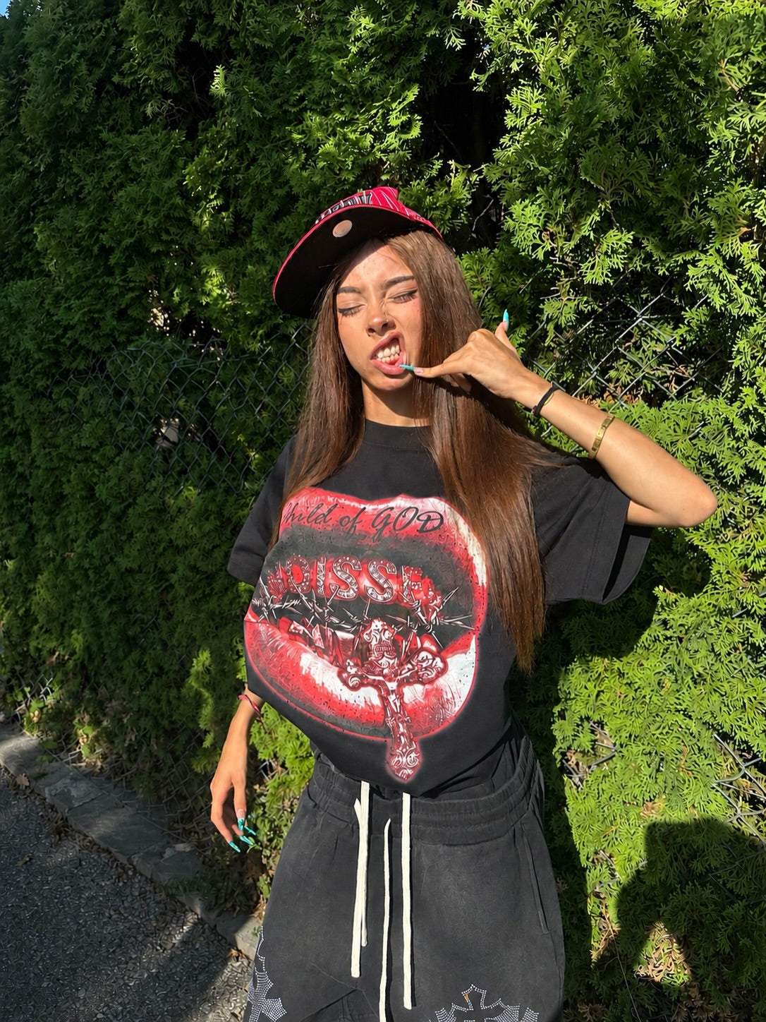 NOISSEY "CHILD OF GOD" GRILLS PRINT - RED LIPS OVERSIZED TEE