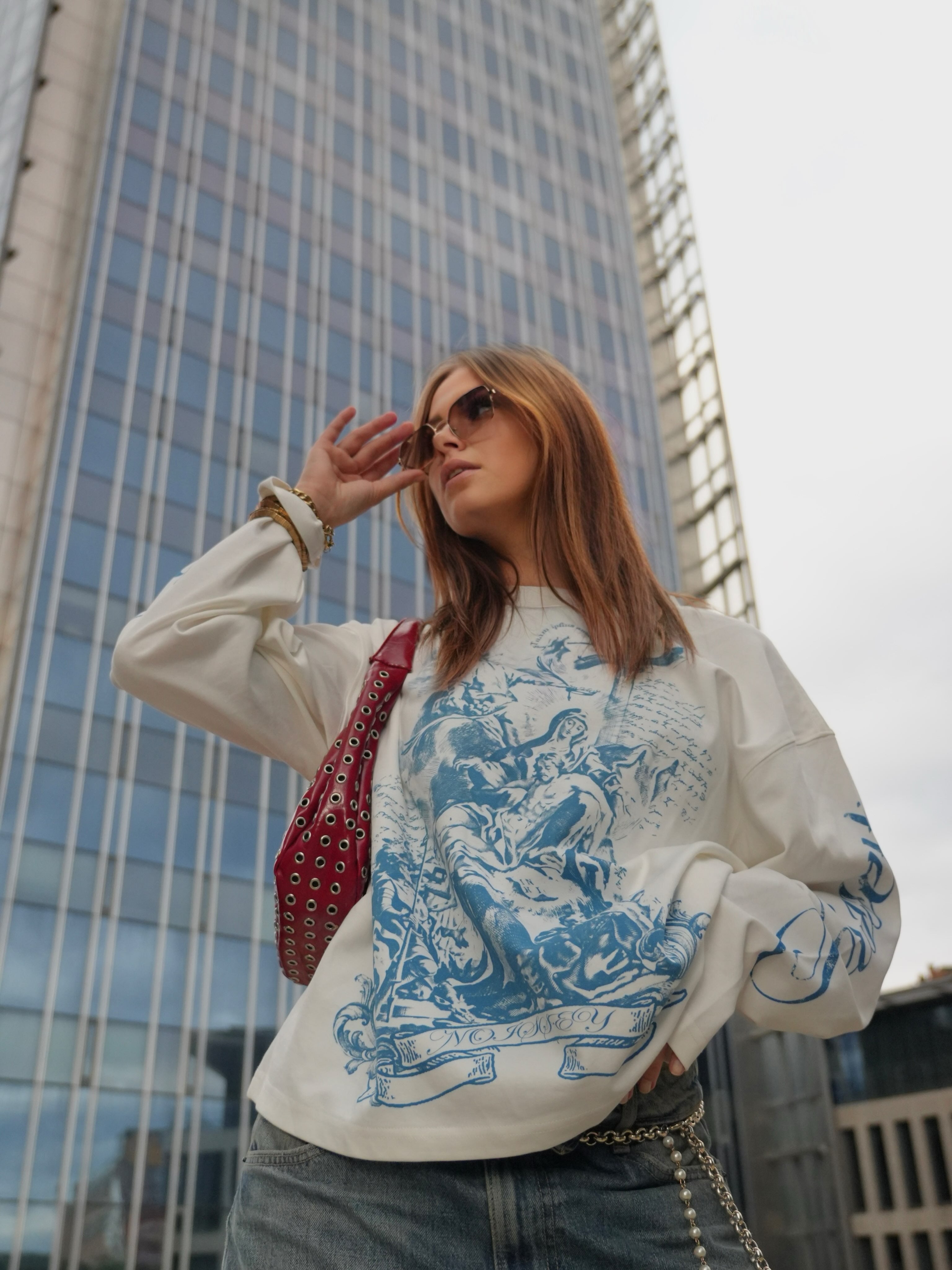 NOISSEY T-shirt a maniche lunghe con stampa religiosa xilografica della Pietà blu - Bianco