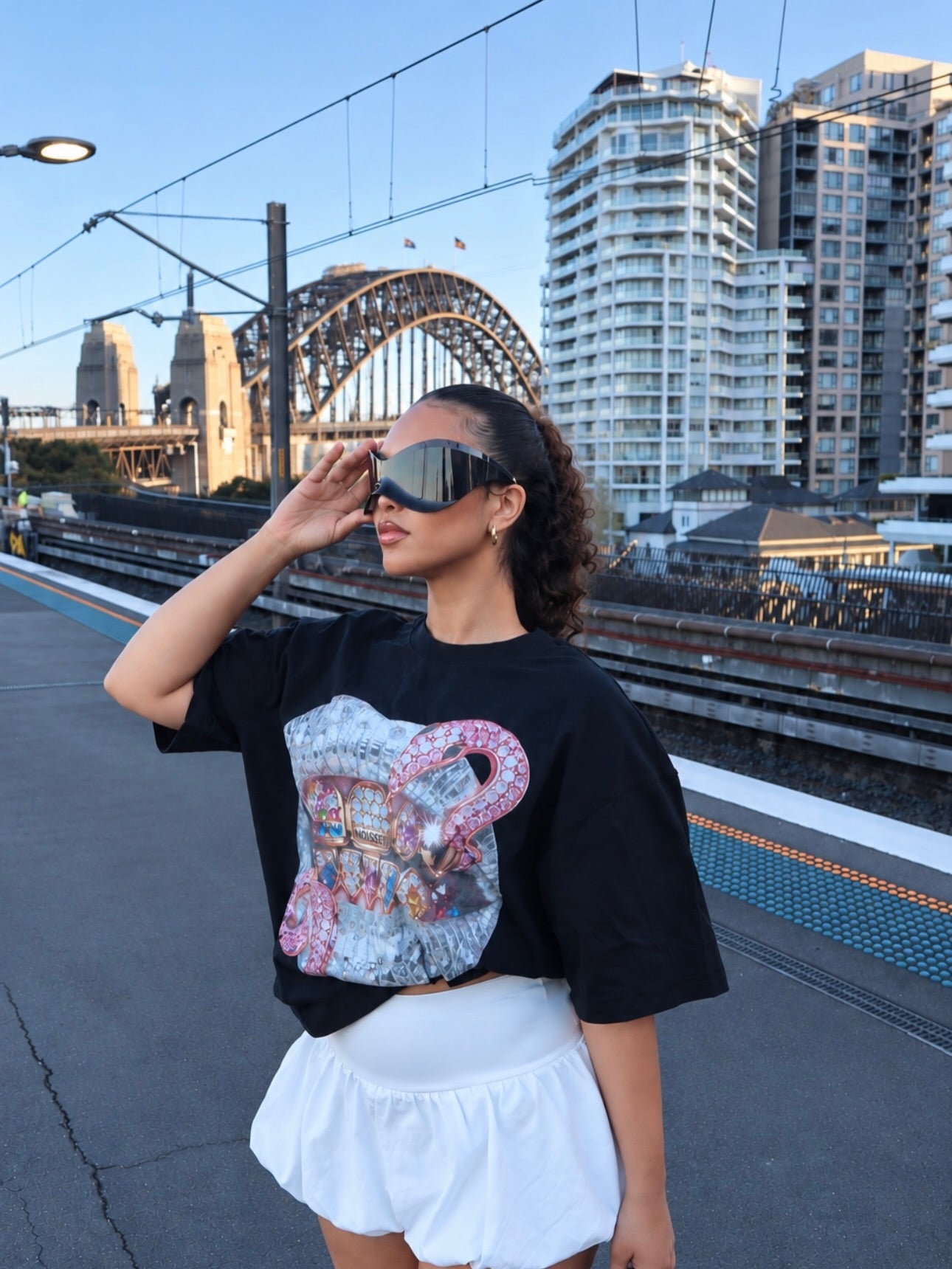 Maglietta nera NOISSEY “Pink Snake” - T-shirt squadrata con grafica di labbra