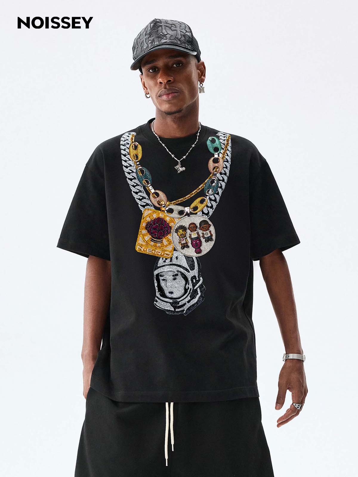 Memory-Carrying Rapper Necklace Printed T-shirt