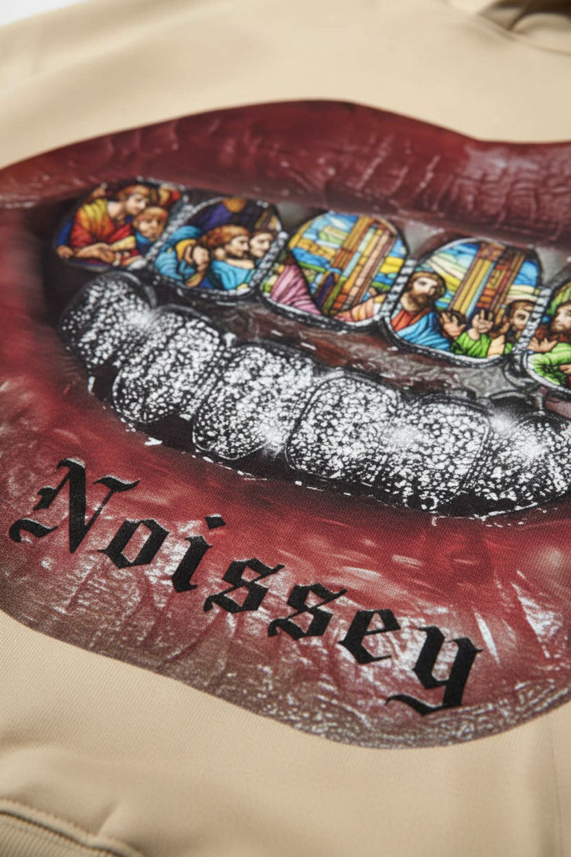 斜视角度胸前图案