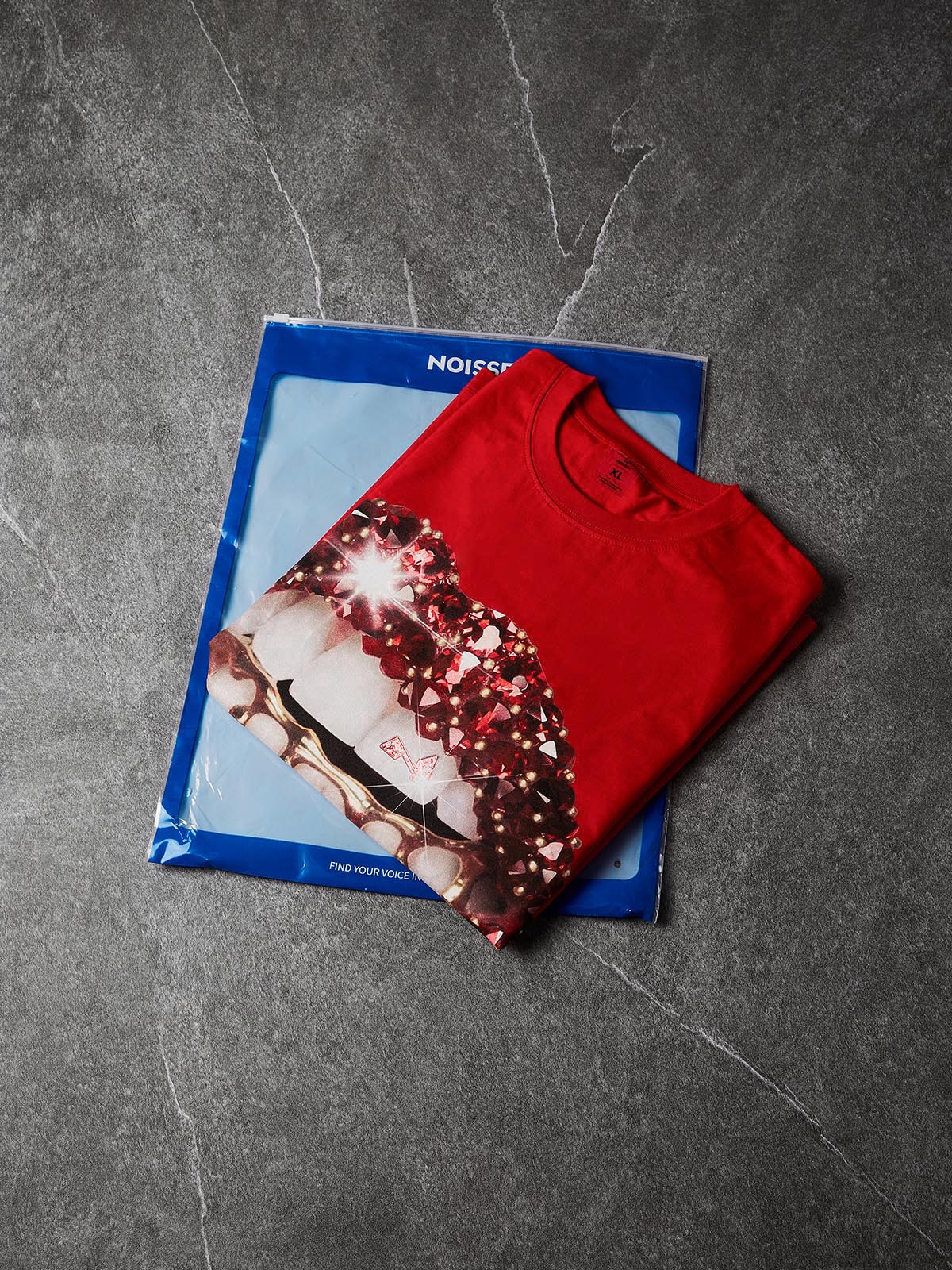 NOISSEY Crimson Lustre Red Gem Sparkle Lip Print T-Shirt - Chili Red