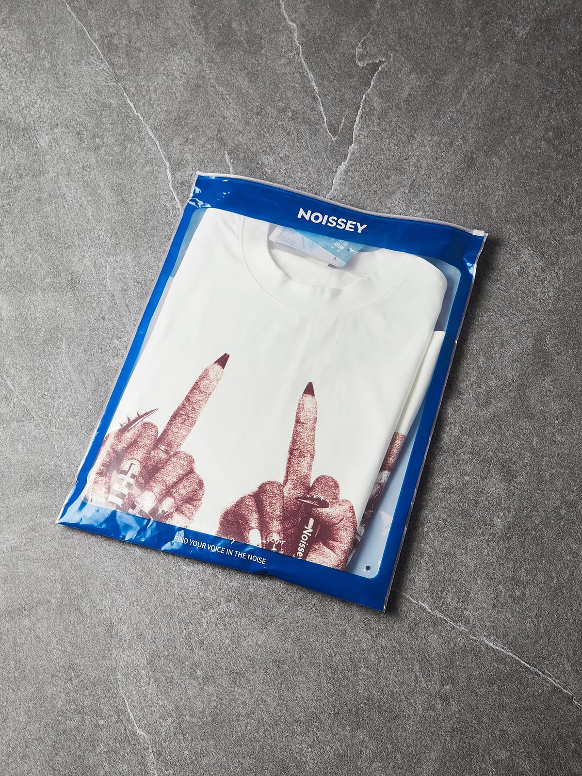NOISSEY "Chained Rebellion" White Tee - Oversized Retro Red Graphic T-Shirt