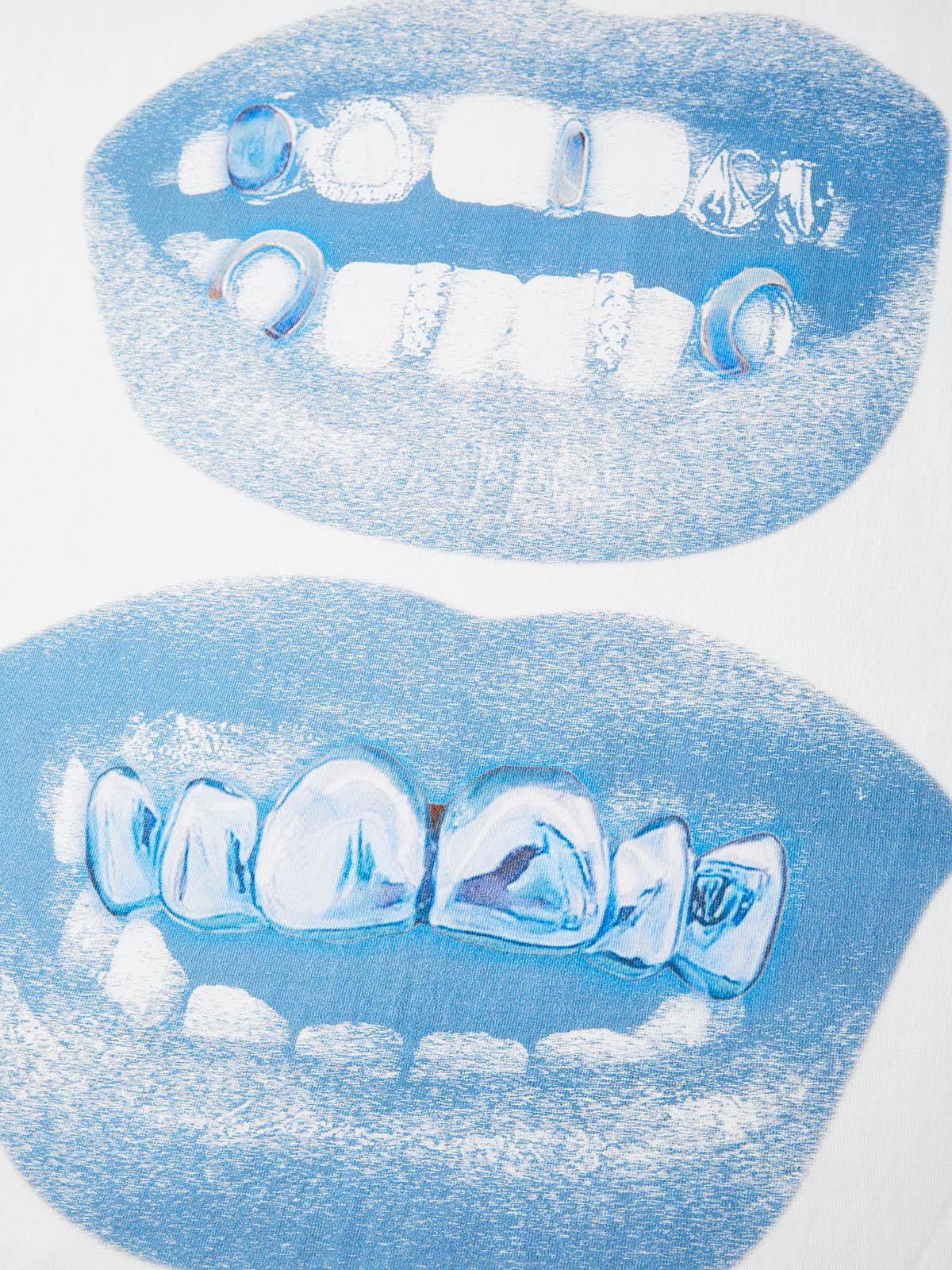 BOUNCE BACK© Retro Blue Lips Grills Print Tee