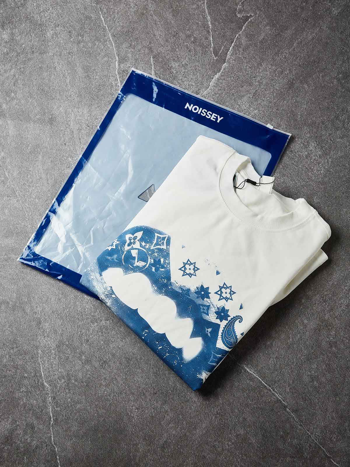 NOISSEY "Hustle" Blue Paisley Lip Graphic Long Sleeve - White/Ice Blue