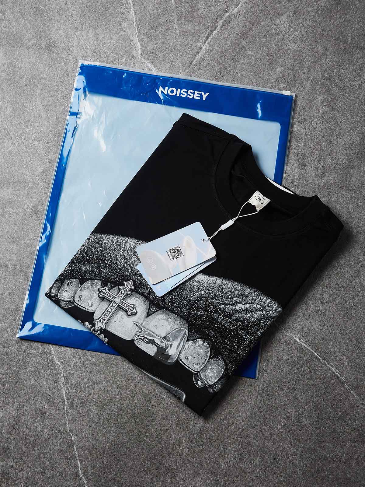 NOISSEY "Iced Grillz" Lip Graphic Boxy Vest (DIY Necklace) - Black Tank Top