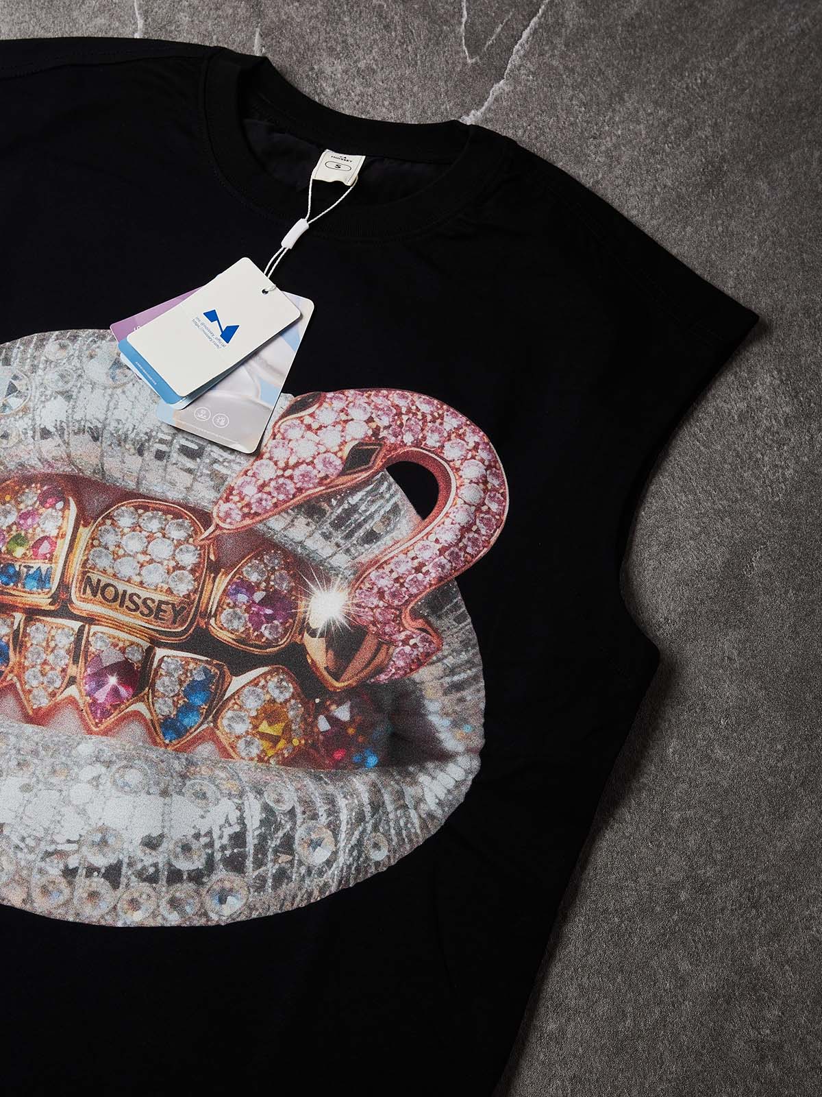 NOISSEY "Pink Snake Lips" Graphic Tank Top - Heavyweight Oversize Black