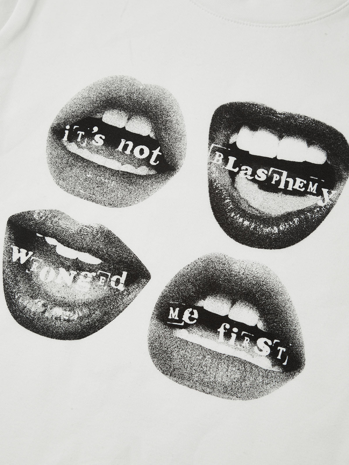 lip and text printed T-shirt baby tee