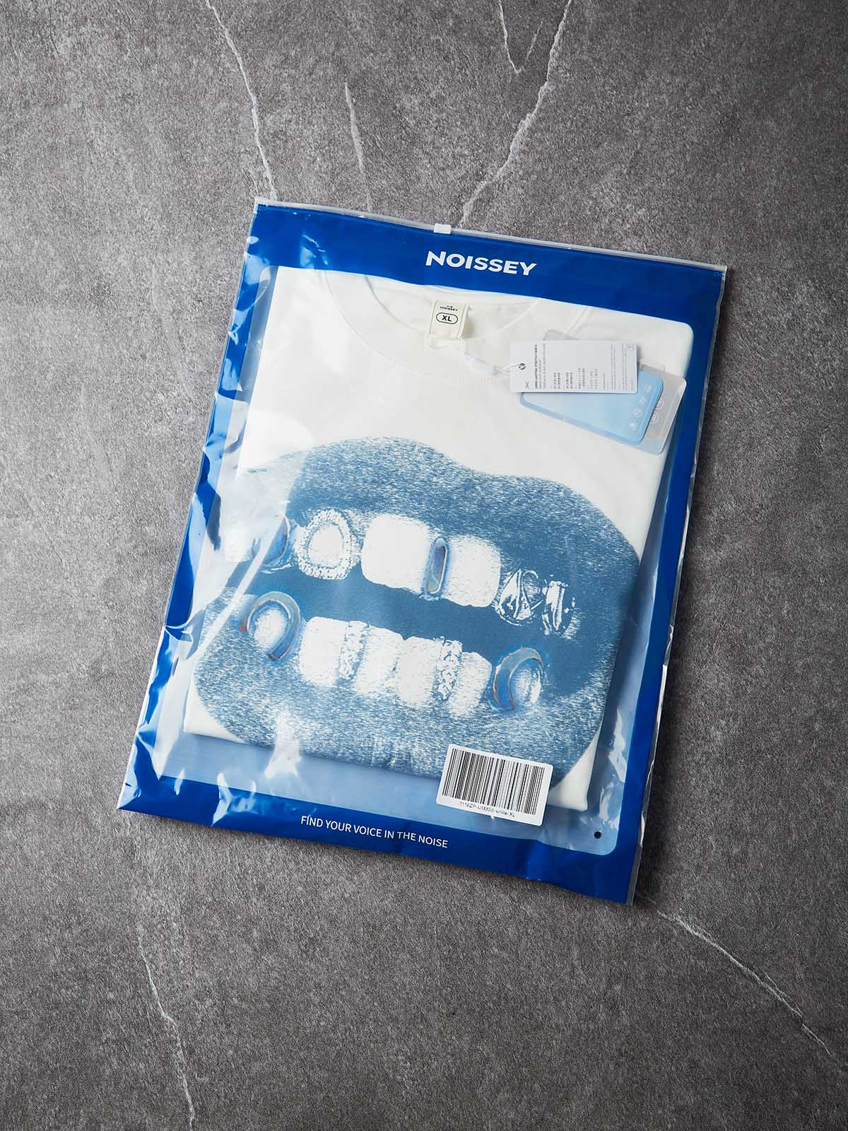 NOISSEY The Original "Blue Lips" Grillz 270g Heavyweight Tee (Standard Fit)