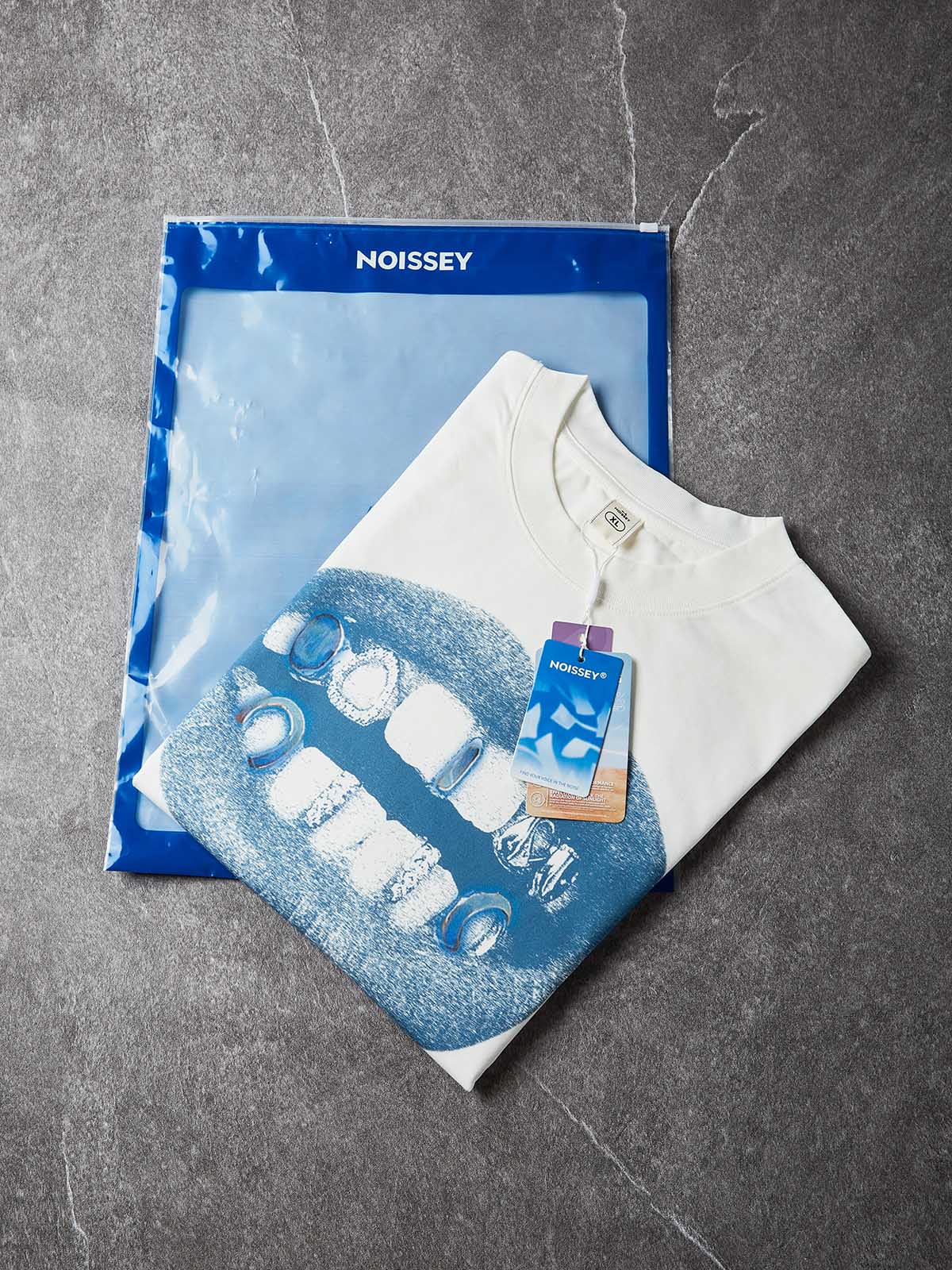 NOISSEY The Original "Blue Lips" Grillz 270g Heavyweight Tee (Standard Fit)