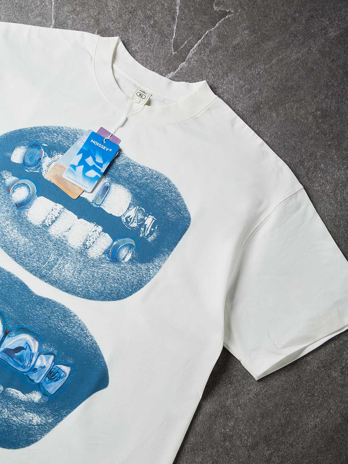 NOISSEY The Original "Blue Lips" Grillz 270g Heavyweight Tee (Standard Fit)