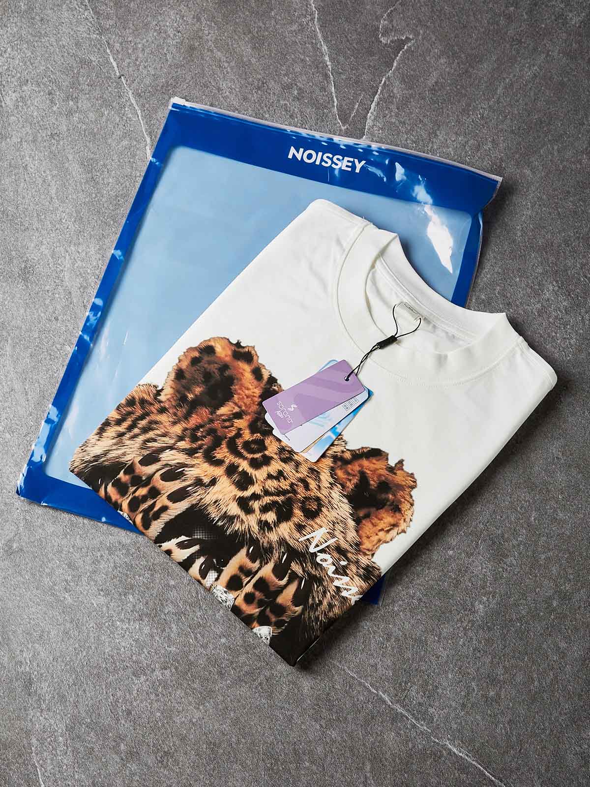 Boxy oversized T-shirt Leopard Girl and Her Diamond Jewelry Print
