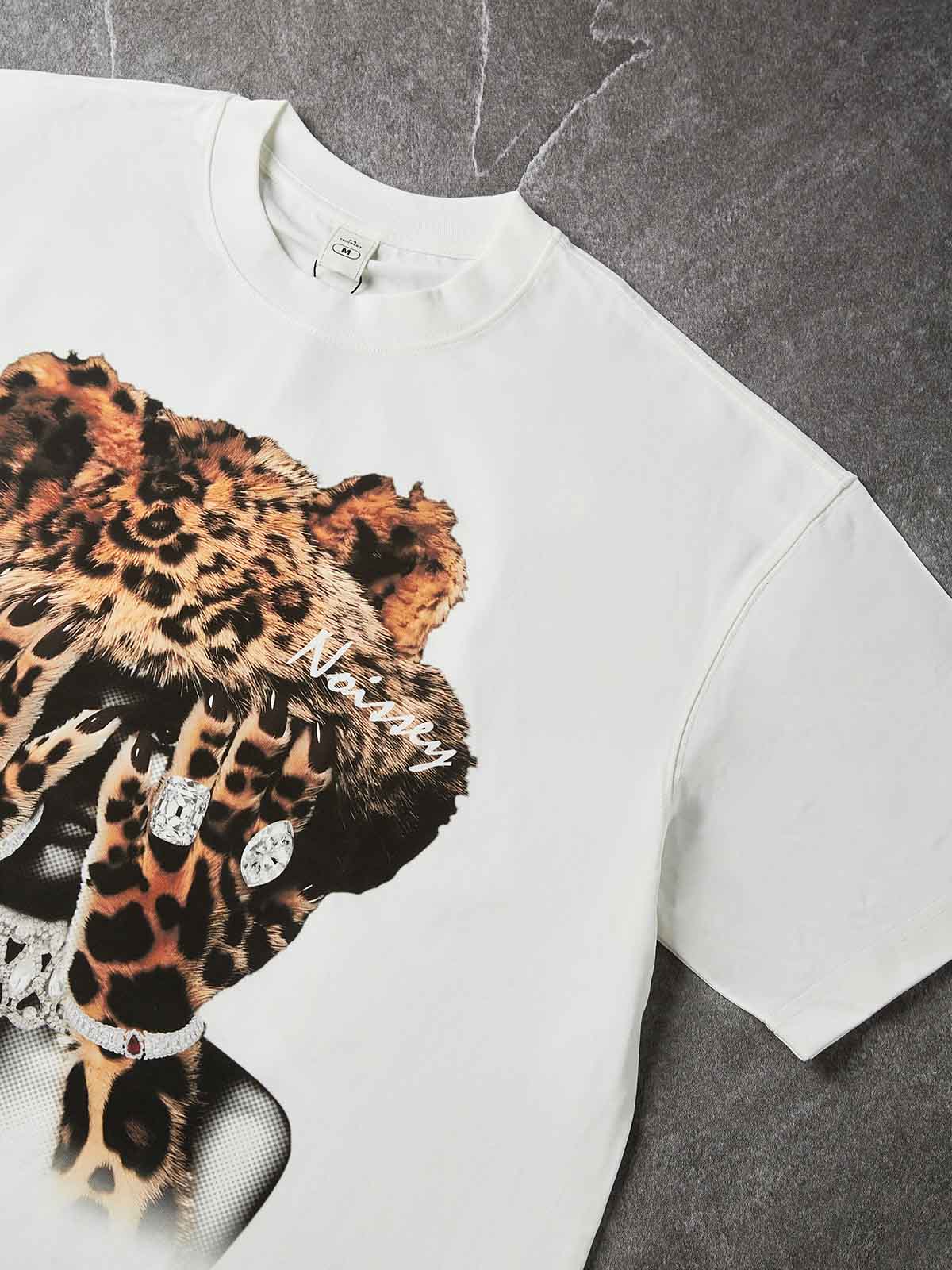 Boxy oversized T-shirt Leopard Girl and Her Diamond Jewelry Print