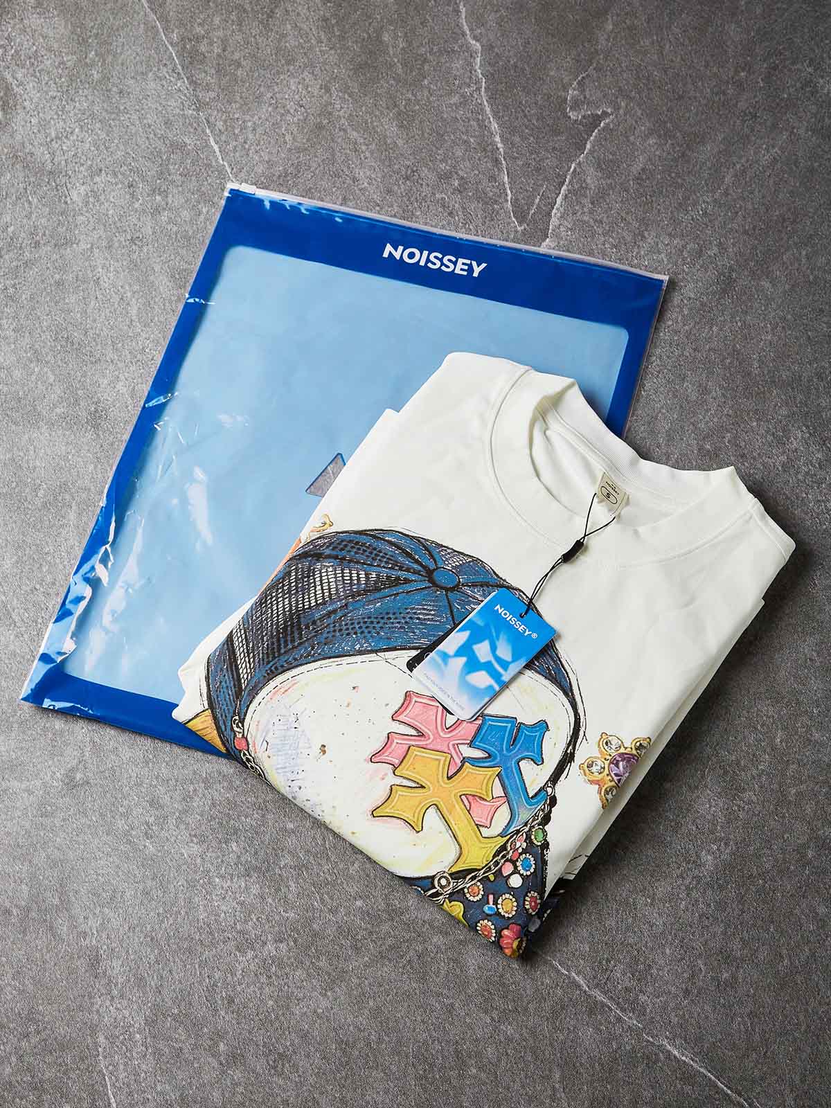 NOISSEY Hip-Hop Trucker Hat &amp; Gem Cross Graphic Long Sleeve Sweatshirt - Two Colors