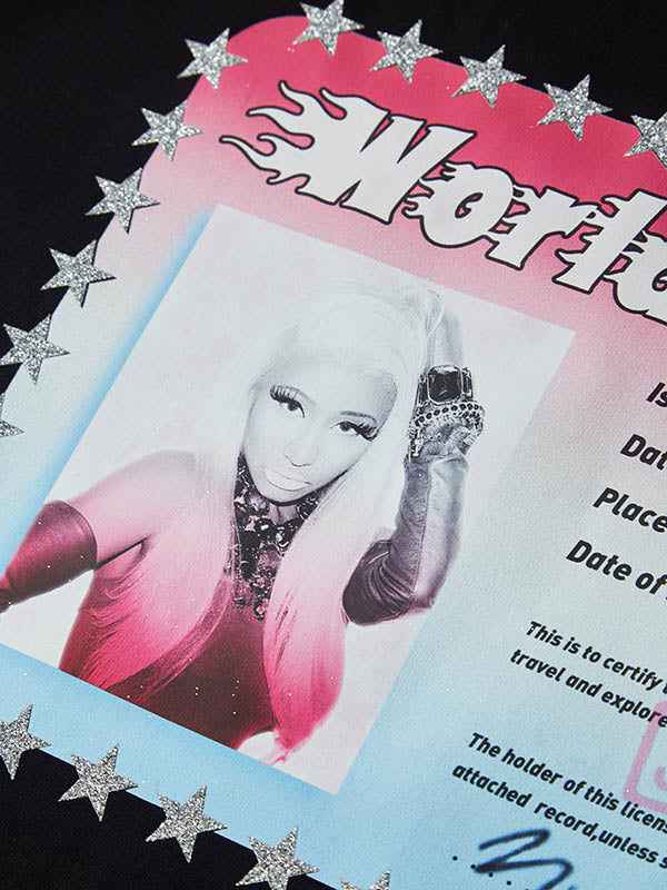 T-shirt imprimé avec carte d'identité de Nicki Minaj