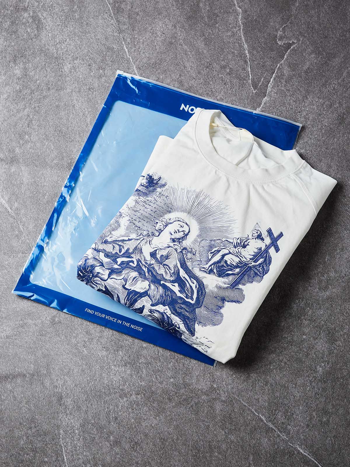 Camiseta de manga larga NOISSEY con efecto de capas, grabado a bolígrafo de la Virgen María y ángeles - Blanco puro