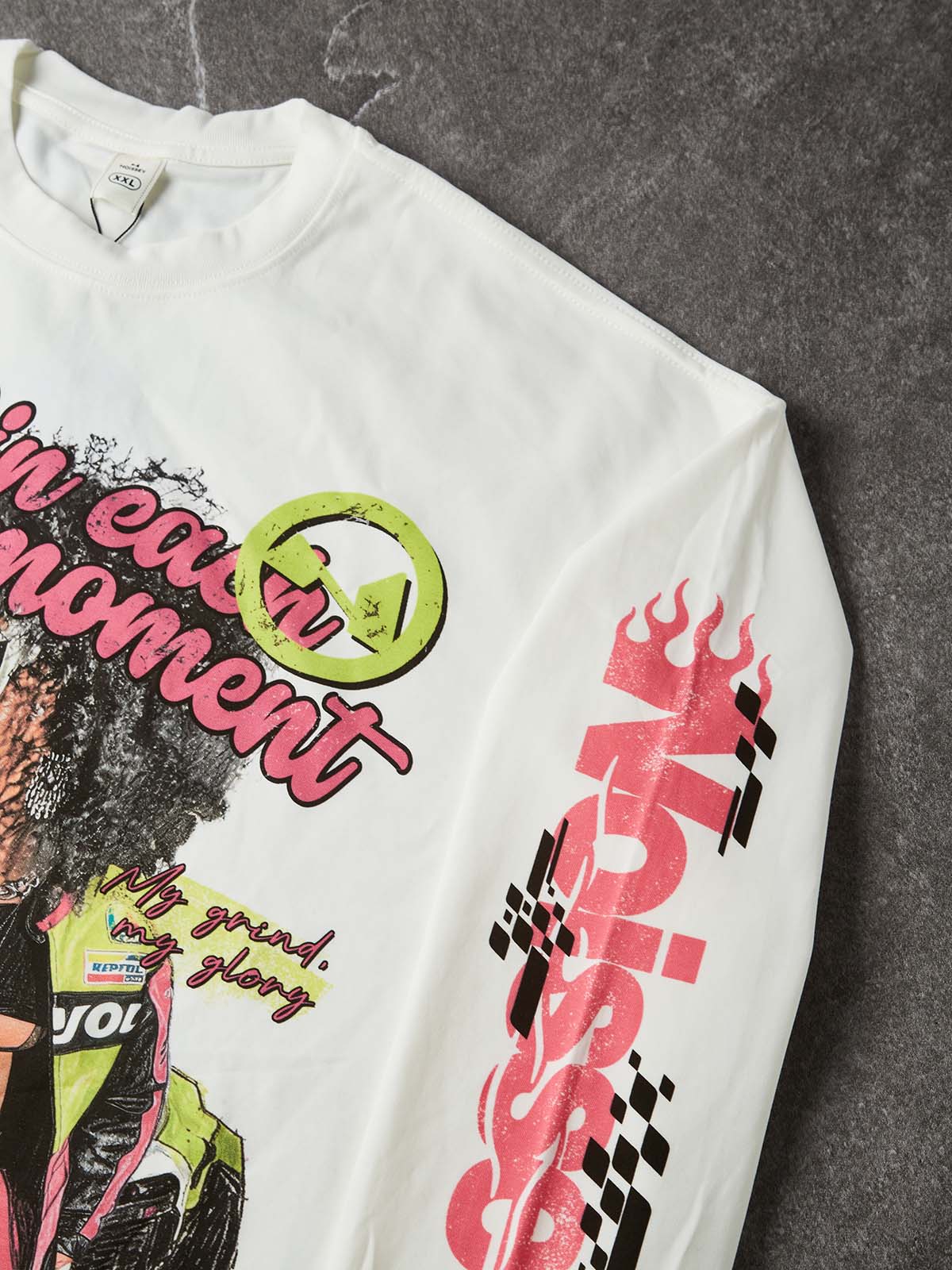 Felpa NOISSEY a maniche lunghe con ragazza biker e graffiti street - Bianco