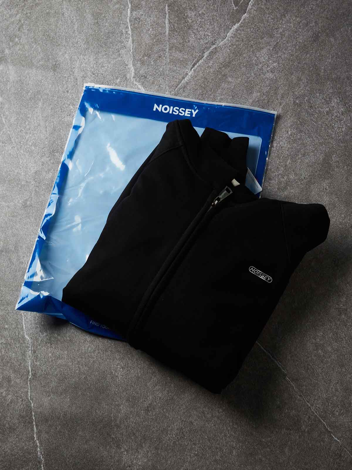 NOISSEY Essential Boxy Zip-Up Hoodie - Classic Black