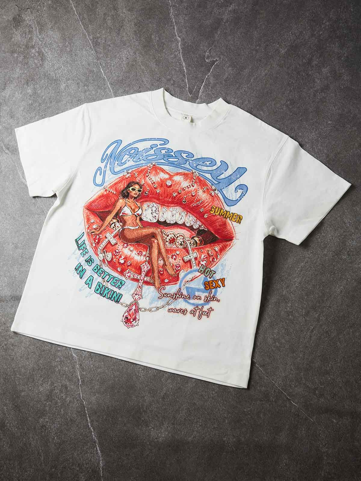 NOISSEY American Graffiti Bikini Girl & Diamond Lips Graphic T-Shirt - Pure White
