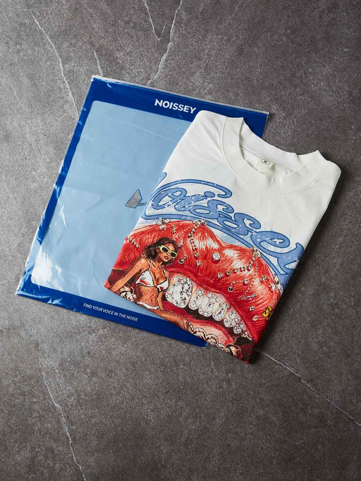 NOISSEY American Graffiti Bikini Girl & Diamond Lips Graphic T-Shirt - Pure White
