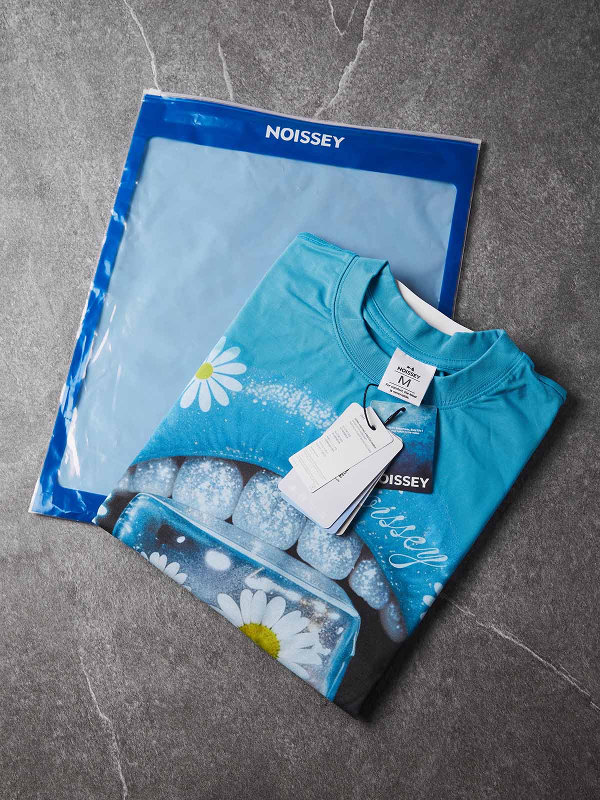 NOISSEY Ice Blue Glitter Lips Frozen Daisy Boxy Graphic Tee -  Y2K Streetwear Shirt