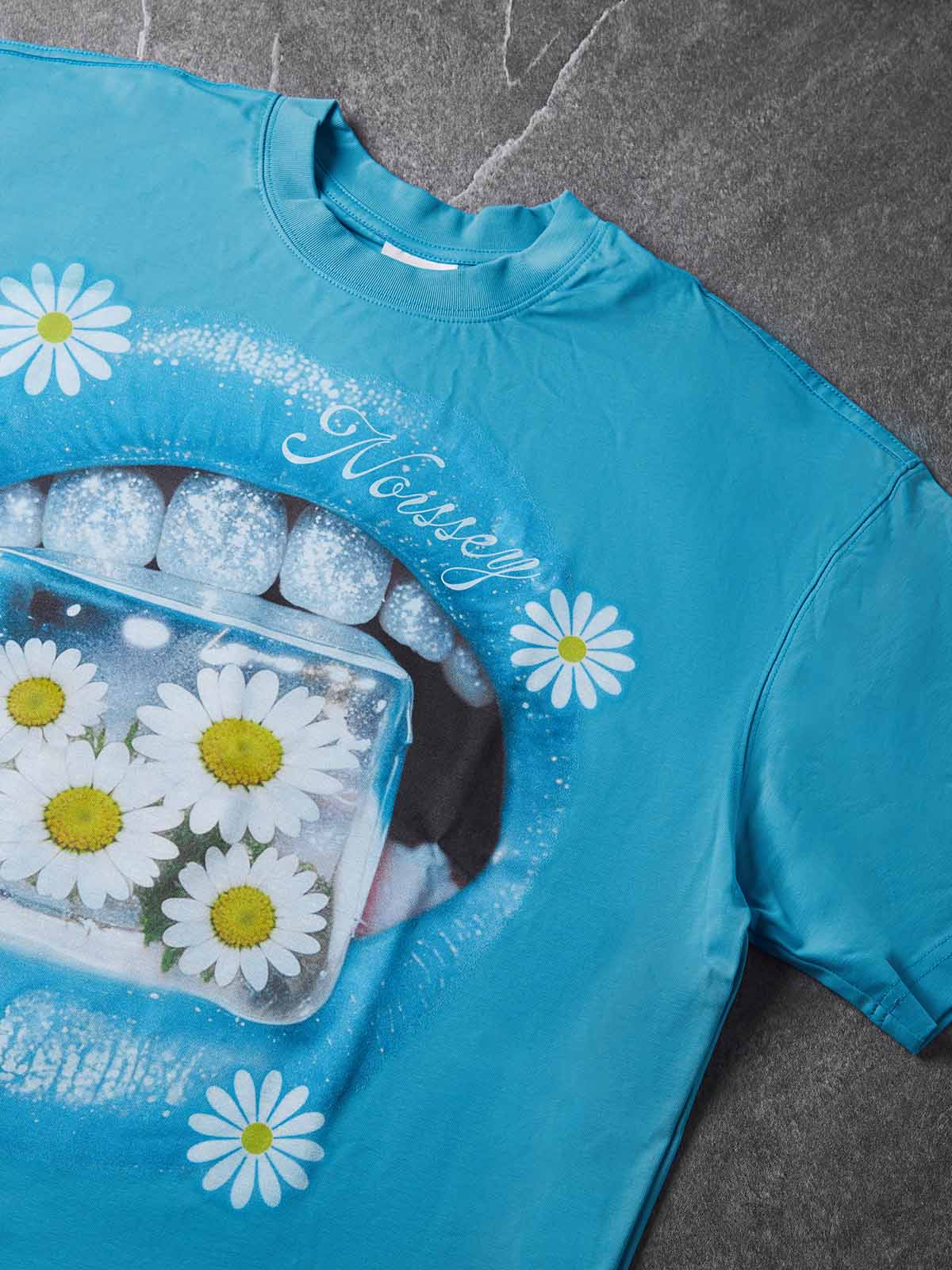 NOISSEY Ice Blue Glitter Lips Frozen Daisy Boxy Graphic Tee -  Y2K Streetwear Shirt