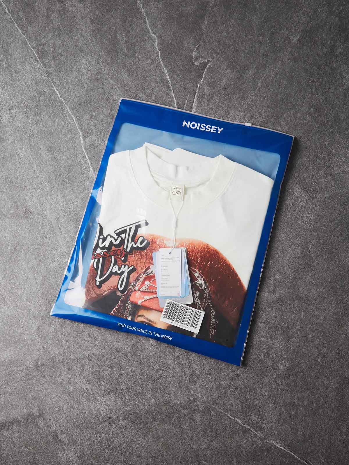 NOISSEY Red Lips Pearl Boxing Girl Graphic T-Shirt - White Oversized Streetwear Tee